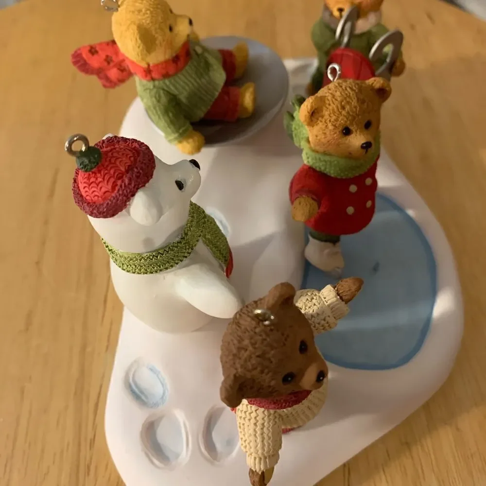 Holiday Hill Hallmark Keepsake Christmas Holiday Ornament Winter Display 5 Bears